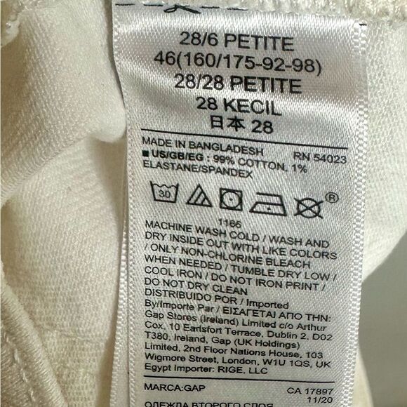 GAP White Girlfriend Mid Rise Jeans Size 6P - Picture 11 of 12